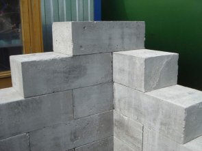 Преимущества использования пеноблоков в качестве строительного материала для возведения домов